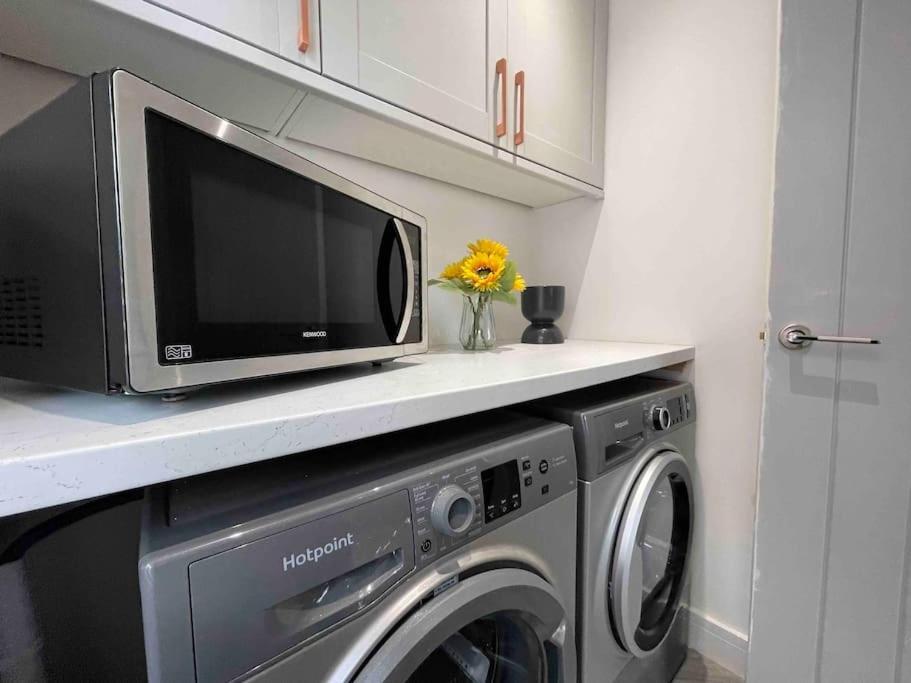 Perfect For Contractors With On Site Parking Villa Brierley Hill Kültér fotó