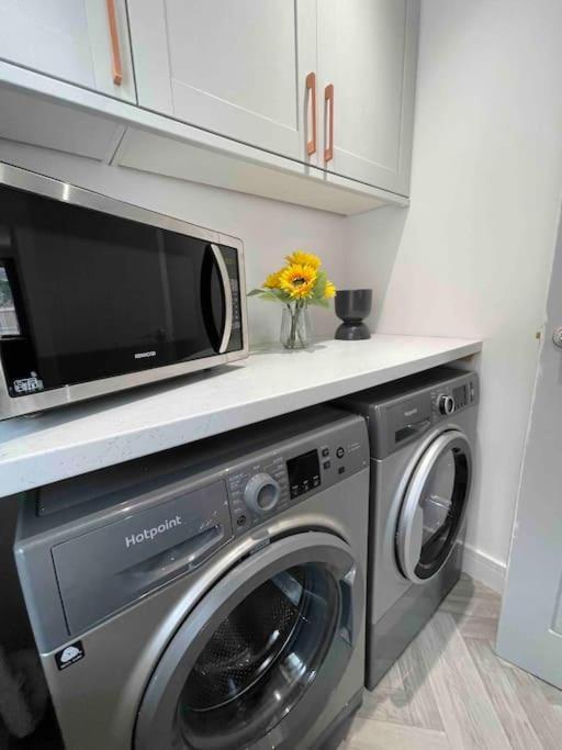 Perfect For Contractors With On Site Parking Villa Brierley Hill Kültér fotó