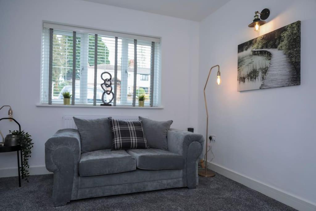 Perfect For Contractors With On Site Parking Villa Brierley Hill Kültér fotó