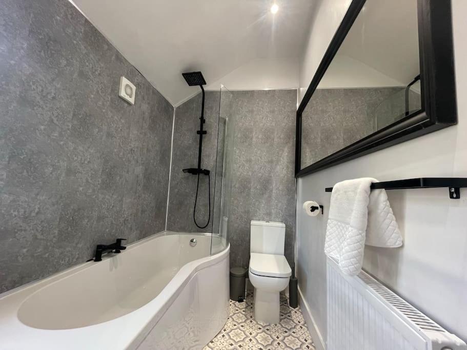 Perfect For Contractors With On Site Parking Villa Brierley Hill Kültér fotó